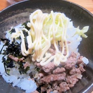 豚挽肉と韓国海苔茹でキャベツ丼